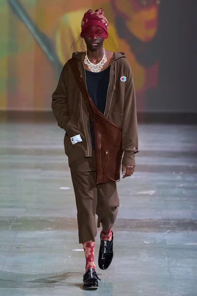 Look 16